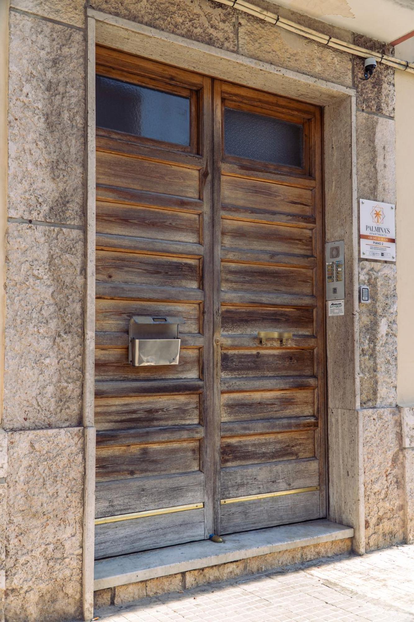 Palmina'S Apartments Brindisi Bagian luar foto